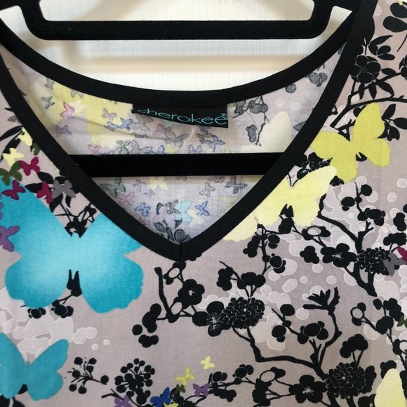 4/$25 ๐ฉ Cherokee - Scrub Top - Picture 3 of 3